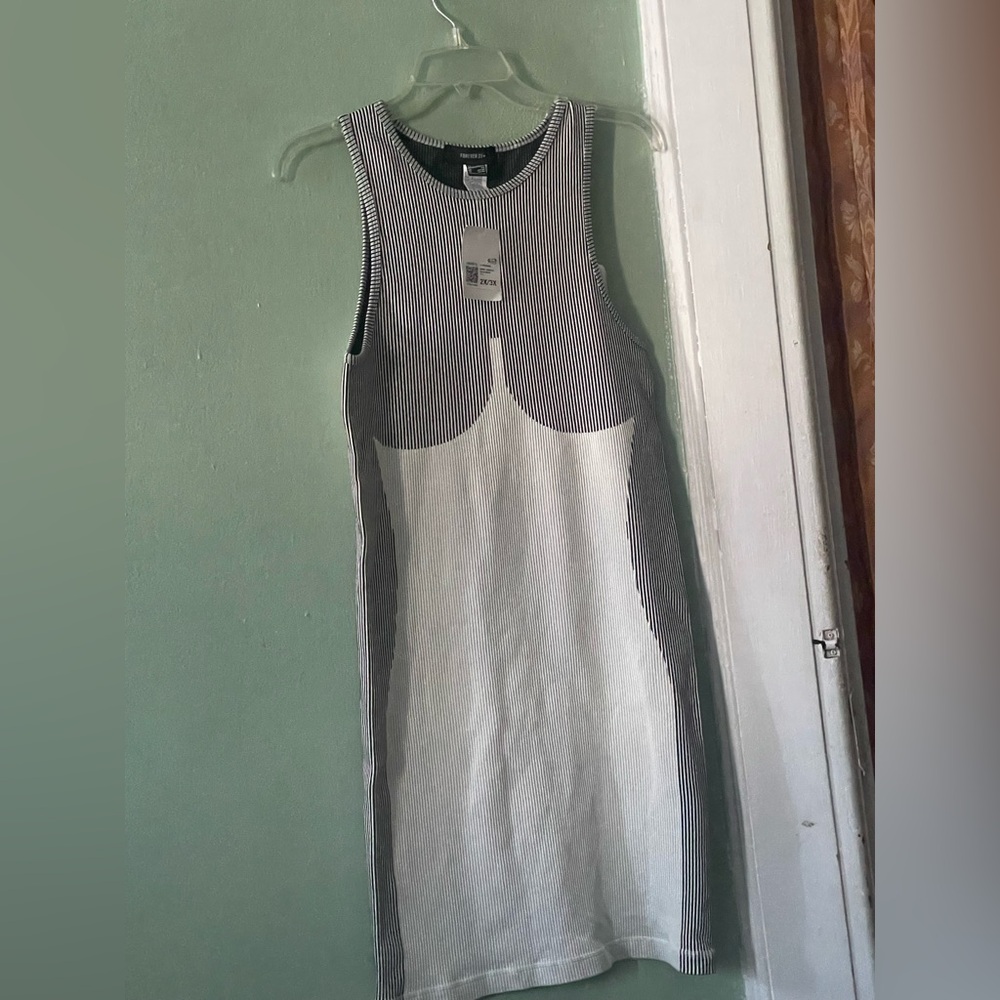 Forever 21 Gray and White Sheath Midi Dress